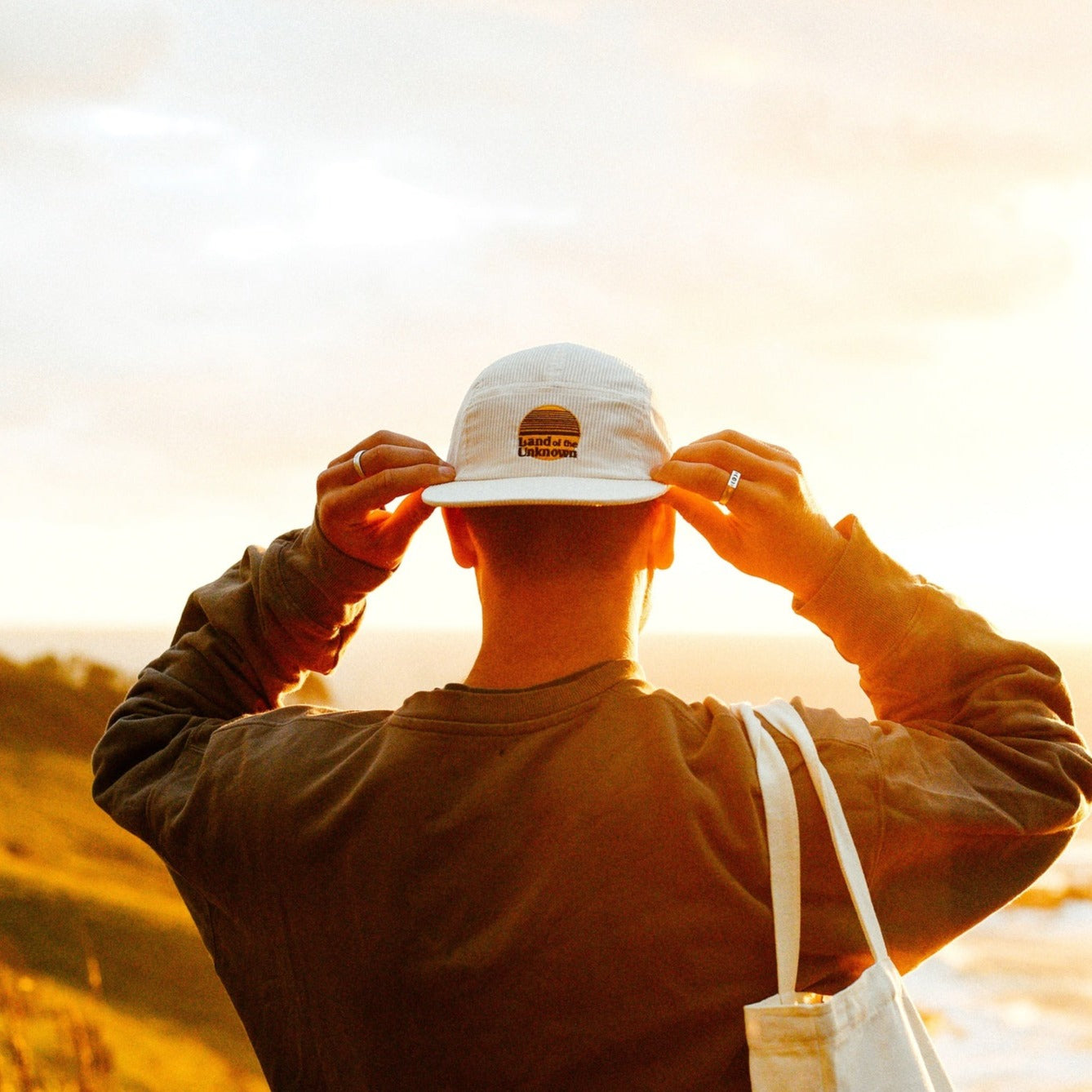 5 panel corduroy hat in white colour.